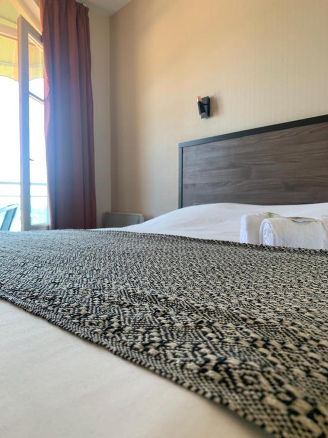 Bed and Breakfast Les Pieds Dans L'Eau 2 Канкаль Экстерьер фото